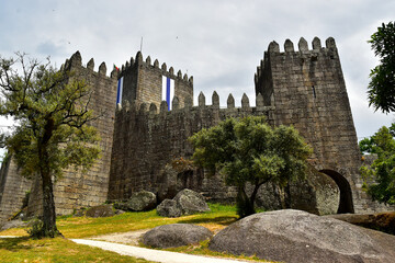 Le ch&acirc;teau du roi Alphonse 1er du Portugal &agrave; Guimar&atilde;es 