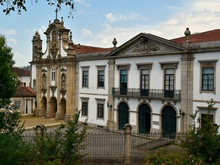 L&rsquo;ancien couvent Santo Ant&oacute;nio dos Capuchos &agrave; Guimar&atilde;es au Portugal