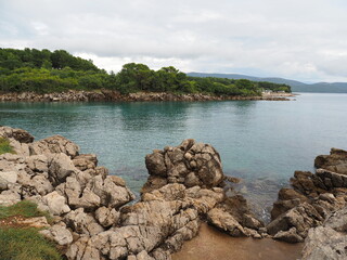 K&uuml;ste der Insel Krk , der Adria und der kroatischen K&uuml;ste