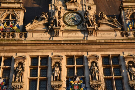 Fa&ccedil;ade&nbsp;histori&eacute;&nbsp;&agrave;&nbsp;Paris