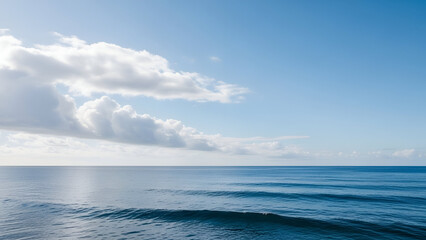 Obraz premium Ocean Horizon with Blue Sky and Clouds