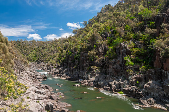 Tasmania&rsquo;s Cataract Gorge Reserve with river pools, steep cliffs and forested slopes, natural landscape suited for destination guides, geography education, nature research and editorial publications.