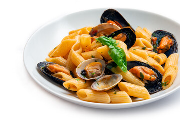 Mezze penne rigate con frutti di mare, Pasta Italiana 
