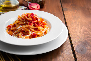 Bucatini all'amatriciana, un classico della Cucina Romana, Pasta Italiana 
