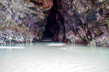 Entrada a la cueva del acantilado 