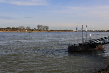 Blick von der Bislicher Insel bei Xanten auf den Rhein	