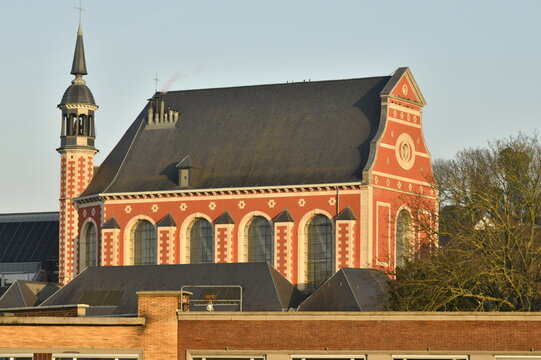L'artoth&egrave;que en briques rouges &agrave; Mons 