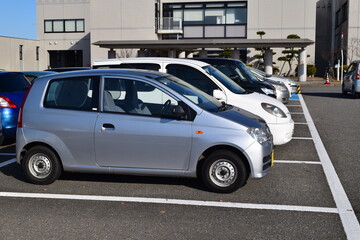 駐車中の車 屋外駐車場