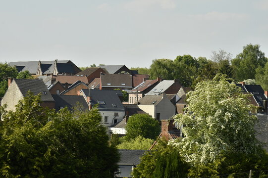 Les maisons en disposition archa&iuml;que &agrave; &Eacute;caussinnes-Lalaing (Soignies)