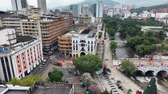 Vista A&eacute;rea del Centro Hist&oacute;rico de Cali: Plaza de Caicedo, Palacio de la Cultura y Edificio del Tabaco