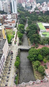 Vista A&eacute;rea del Centro Hist&oacute;rico de Cali: Plaza de Caicedo, Palacio de la Cultura y Edificio del Tabaco