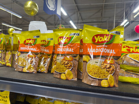 BELO HORIZONTE, MG, BRAZIL. DECEMBER 06, 2025. Yoki Batata Palha Tradicional Potato Sticks on Supermarket Shelf