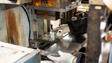 Press processing and separation of electronic circuit boards in a factory