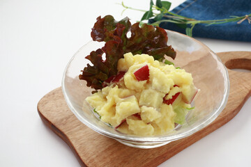 新鮮なさつまいものサラダ