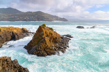 Obraz premium The rugged coastline of Punta Banda, a dramatic peninsula and cape near Ensenada, Baja California, Mexico.