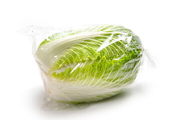 ビニール袋に入れた、販売用の白菜