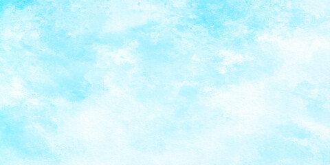 Obraz premium Soft blue and white cloudy sky texture a serene atmospheric background