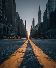 Obraz premium New York City Street Scene with Tall Buildings and Golden Hour Lighting