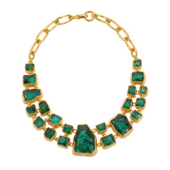 Fototapeta premium Opulent gold necklace adorned with vibrant raw emeralds against a stark transparent canvas