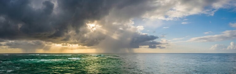 Obraz premium Dramatic Weather Ocean Panorama with Sunbeams and Rain