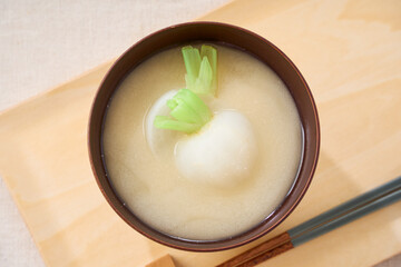 かぶ入りの白味噌仕立てのお味噌汁