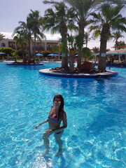 Naklejka premium girl in pool