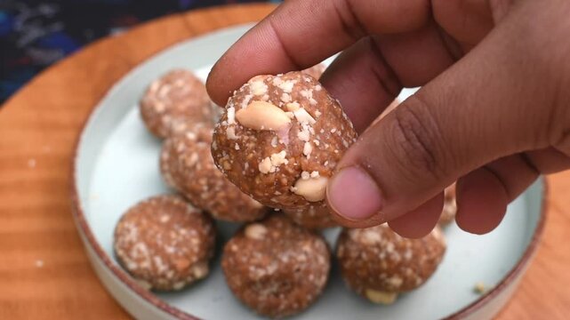 homemade mungfali gud or peanut jaggery laddu, healthy dessert option made with natural ingredients. Free from refined sugar, rich in plant protein, healthy fats, and minerals.