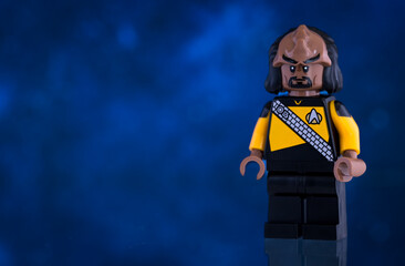 Obraz premium Dortmund - Deutschland 16. Dezember 2025 - Lego Figur Worf der Enterprise