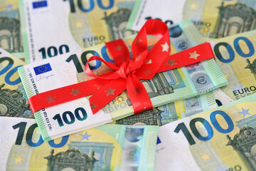 Geldgeschenk mit 100 Euro Scheinen