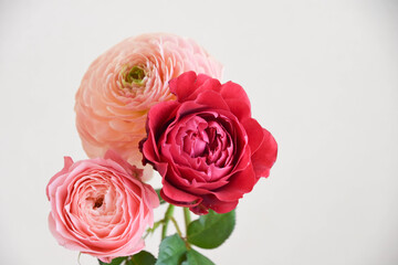 Fototapeta premium 薔薇とラナンキュラス