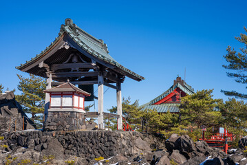 鬼押出し園の鐘楼堂（じょうろうどう）と浅間山観音堂 © yu_photo