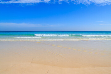 Obraz premium View of the Atlantic ocean at Corralejo beach on Fuerteventura island, Canary, Spain
