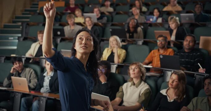 University Professor Leads an Engaging Lecture Exploring Lifelong Learning, Critical Thinking, Digital Literacy, Interdisciplinary Collaboration, Career Readiness While Students Research