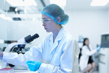 A researcher drives medical innovation using advanced technology. She focuses on scientific discovery, representing the future of healthcare, precision, and digital solutions.