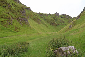 Obraz premium View up a peaceful Winnats Pass, Derbyshire England 