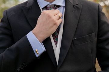 agiotaje, empresario, mano, digno, persona, &eacute;xitos, hombre, concepto, adjuntando, brazo, formal, profesional, acuerdos, traje, elegancia, moda, pu&ntilde;o, manga