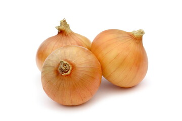 Several yellow onions lie on a white background.	