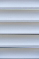 Fototapeta premium Close-up of Clean Vinyl or Aluminum Siding Texture with Smooth, Even Surface, Monochromatic Background of Light Gray Horizontal Panels and Grooves for Minimalist Design