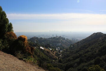 Fototapeta premium beautiful vista hiking in runyon canyon, los angeles, united states 