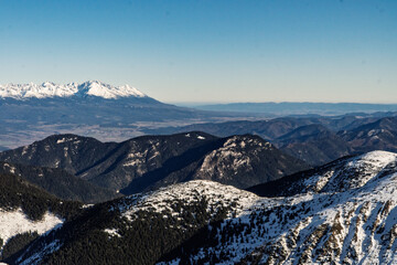 Jasna Chopok , widoki ze szczytu na inne szczyty Tatr Niżnych © rob