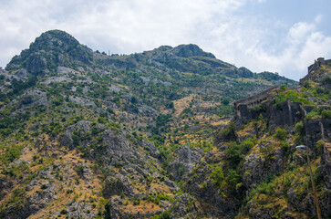 Obraz premium Scenic Mountain Landscape with Ruins