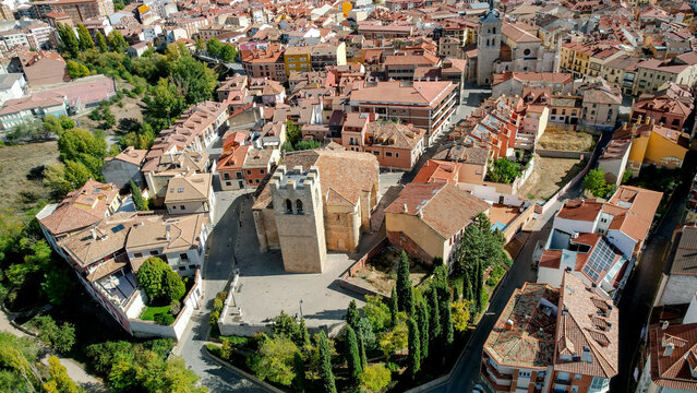 Aerial view of Aranda de Duero showcasing historic churches