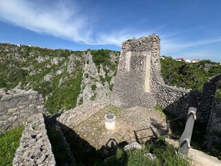 Topana Fortress on the cliff above Blue Lake in Imotska Krajina region (Imotski, Croatia) - Tvrđava Topana na klisuri nad Modrim jezerom i u Imotskoj krajini, Hrvatska