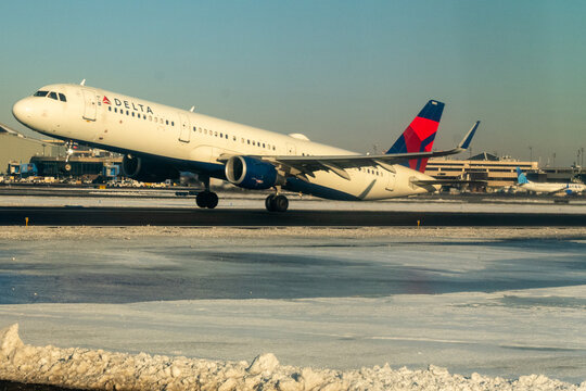 Newark Liberty International Airport, Newark, New Jersey, USA - December 16, 2025 - A Delta Airlines A321 CEO takes off from EWR on a snowy morning 