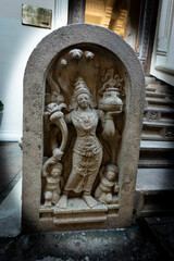 La statue : &agrave; l'entr&eacute; de temple dent de buddha &agrave; Kandy -Sri Lanka