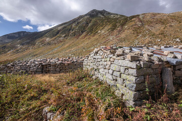 
A stone-built cabin in the mountainous region of Rize, offering a view of the mountains.