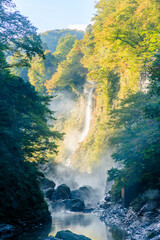 初秋の小安峡大噴湯　秋田県湯沢市　Oyasukyo Gorge Great Fountain in early autumn. Akita Pref, Yuzawa City.