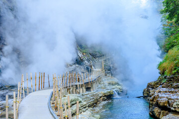 初秋の小安峡大噴湯　秋田県湯沢市　Oyasukyo Gorge Great Fountain in early autumn. Akita Pref, Yuzawa City.
