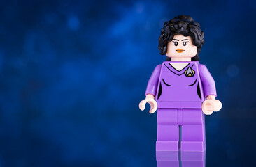 Naklejka premium Dortmund - Deutschland 16. Dezember 2025 - Lego Figur Deanna Troi der Enterprise