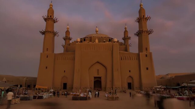 Time-lapse video of the Great Mosque featuring traditional mud architecture